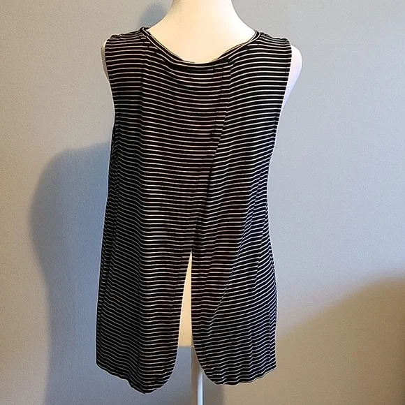 EUC Old Navy top - Picture 3 of 5